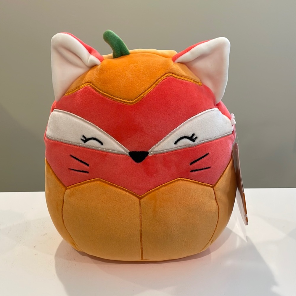 NWT 8” Fifi the Fox in Pumpkin Halloween Squishmallow